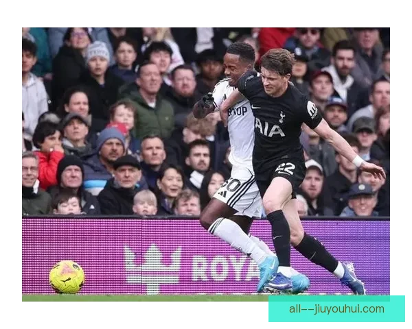 伊沃比补时绝杀曼联打破客场不胜魔咒球队顽强反击迎关键胜利时刻