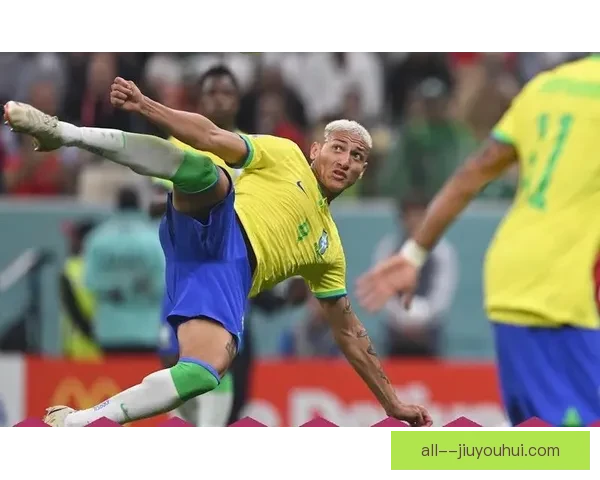 理查利森世界杯惊天倒钩破门助巴西逆袭赛场成名瞬间