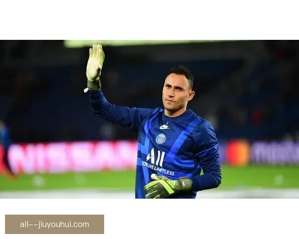 皇马官方宣布门迪续约至2027年巩固后防实力